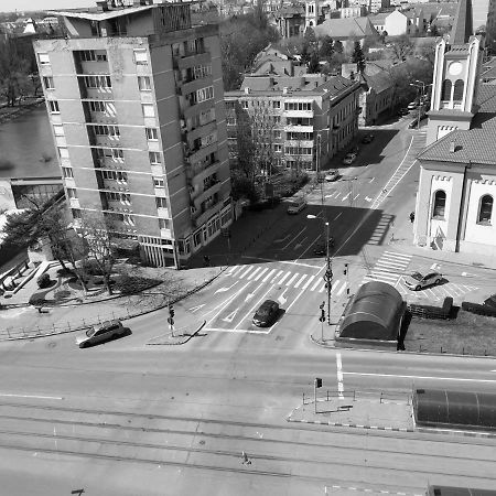 Ana'S Apartment Oradea Exterior foto